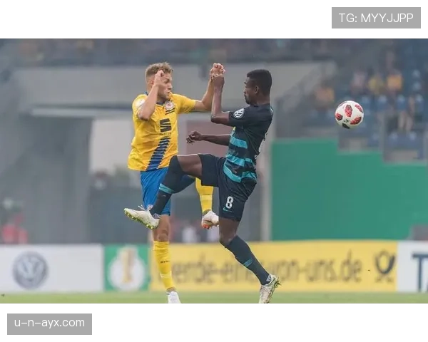 沙尔克边路攻势强势复苏,状态回暖令对手高度戒备 沙尔克边路攻势强势复苏,状态回暖令对手高度戒备